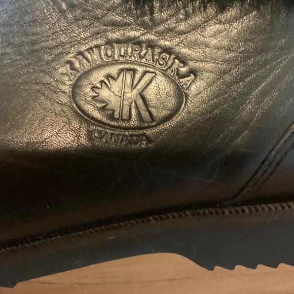 Elegant Black Fur-Trimmed Winter Boots - Picture 8 of 11